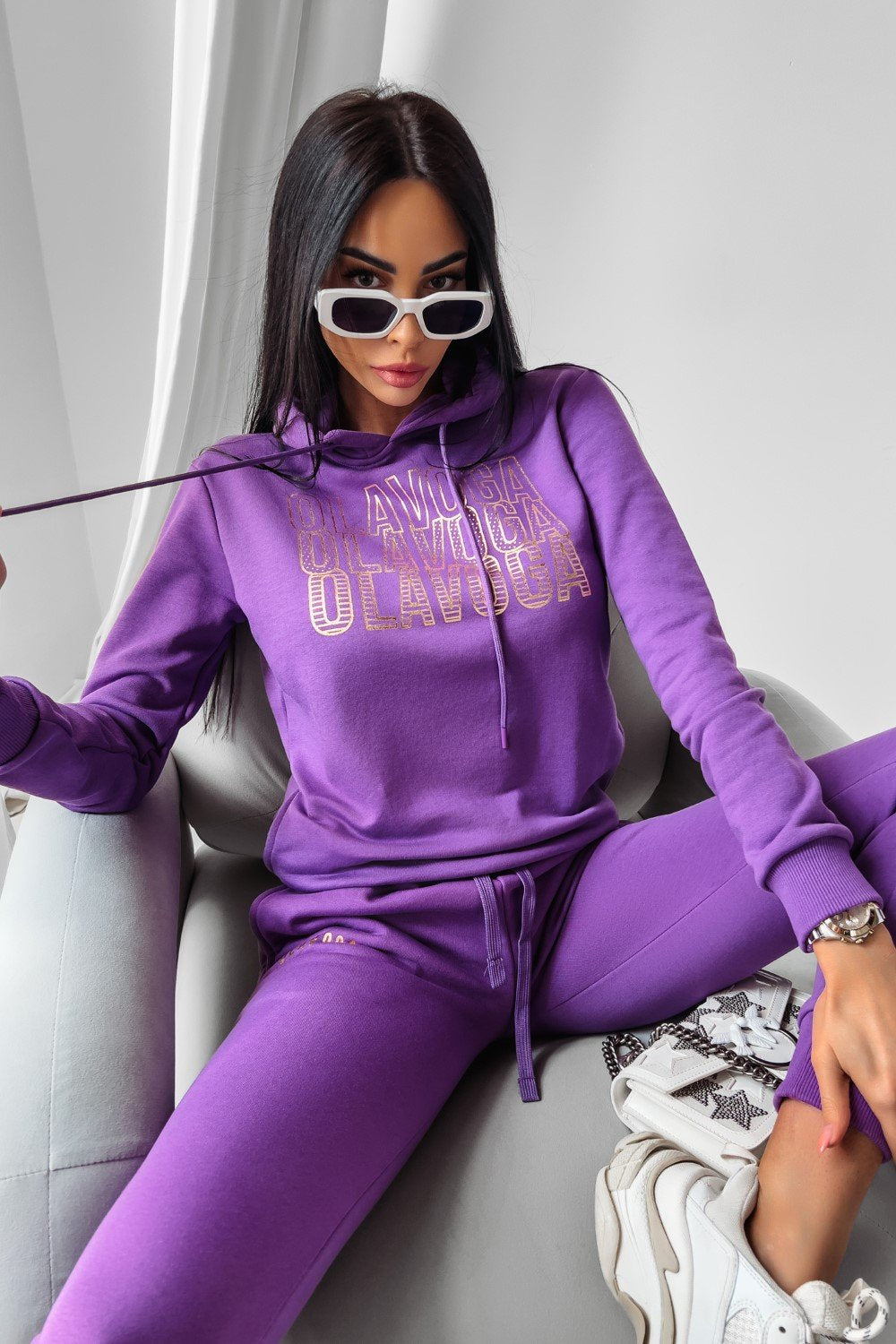 Olavoga Kiki kapucnis pulcsi