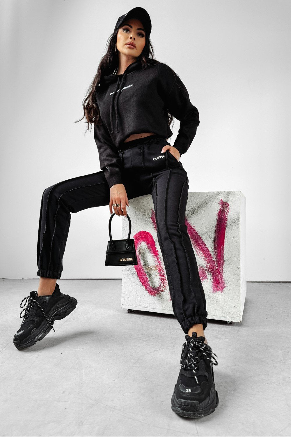 Olavoga Edlin kapucnis pulcsi