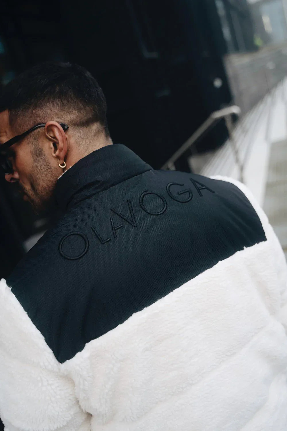 Olivgrüne Vaas-Jacke