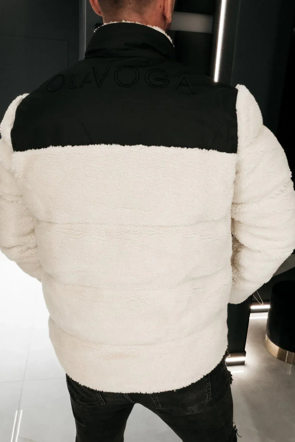 Olivgrüne Vaas-Jacke