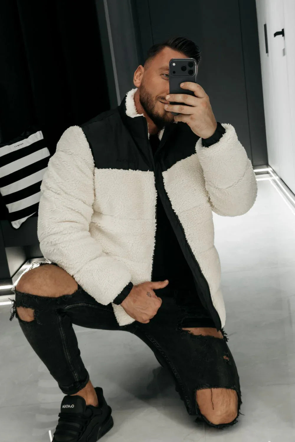 Olivgrüne Vaas-Jacke