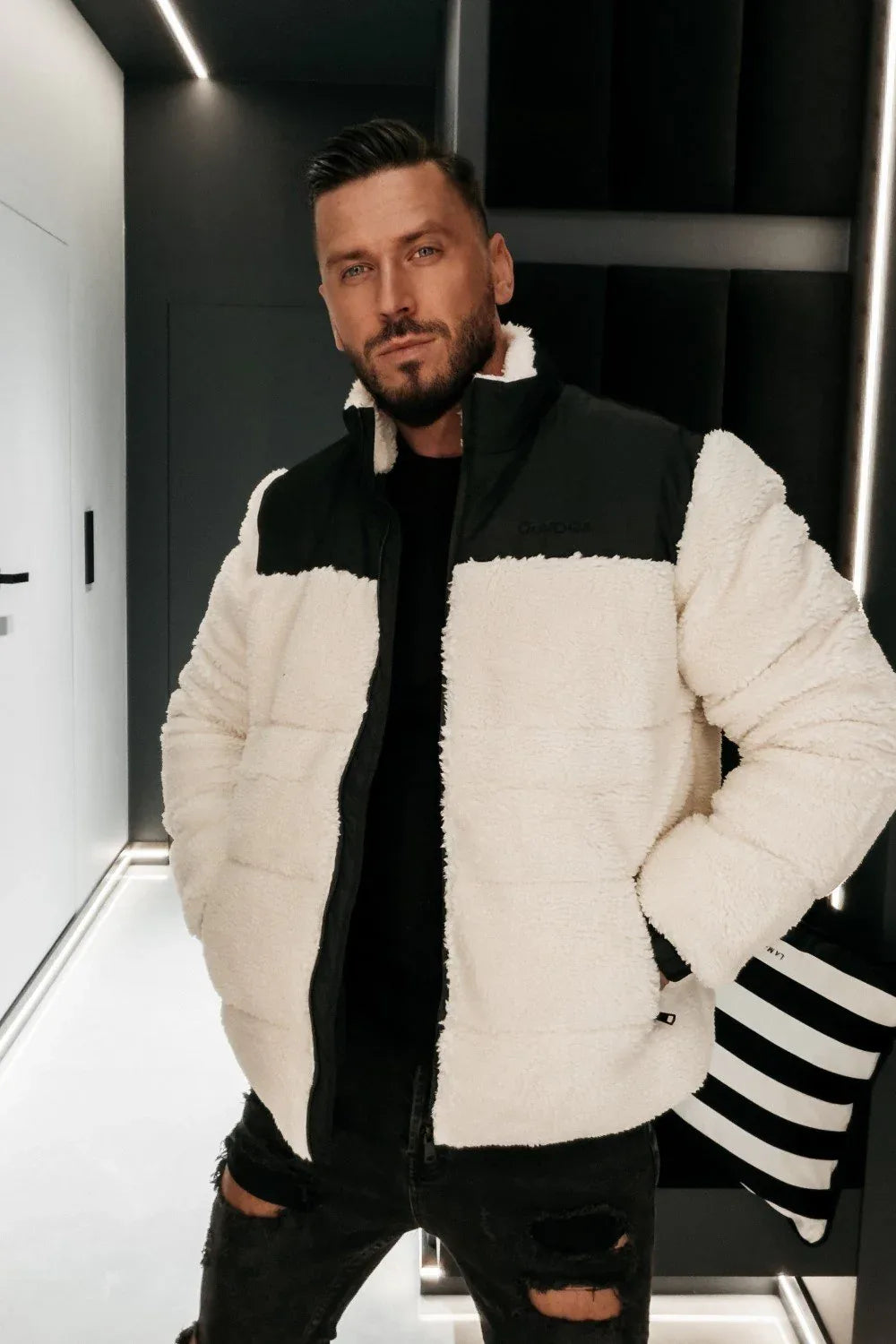Olivgrüne Vaas-Jacke