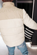 Olivgrüne Vaas-Jacke