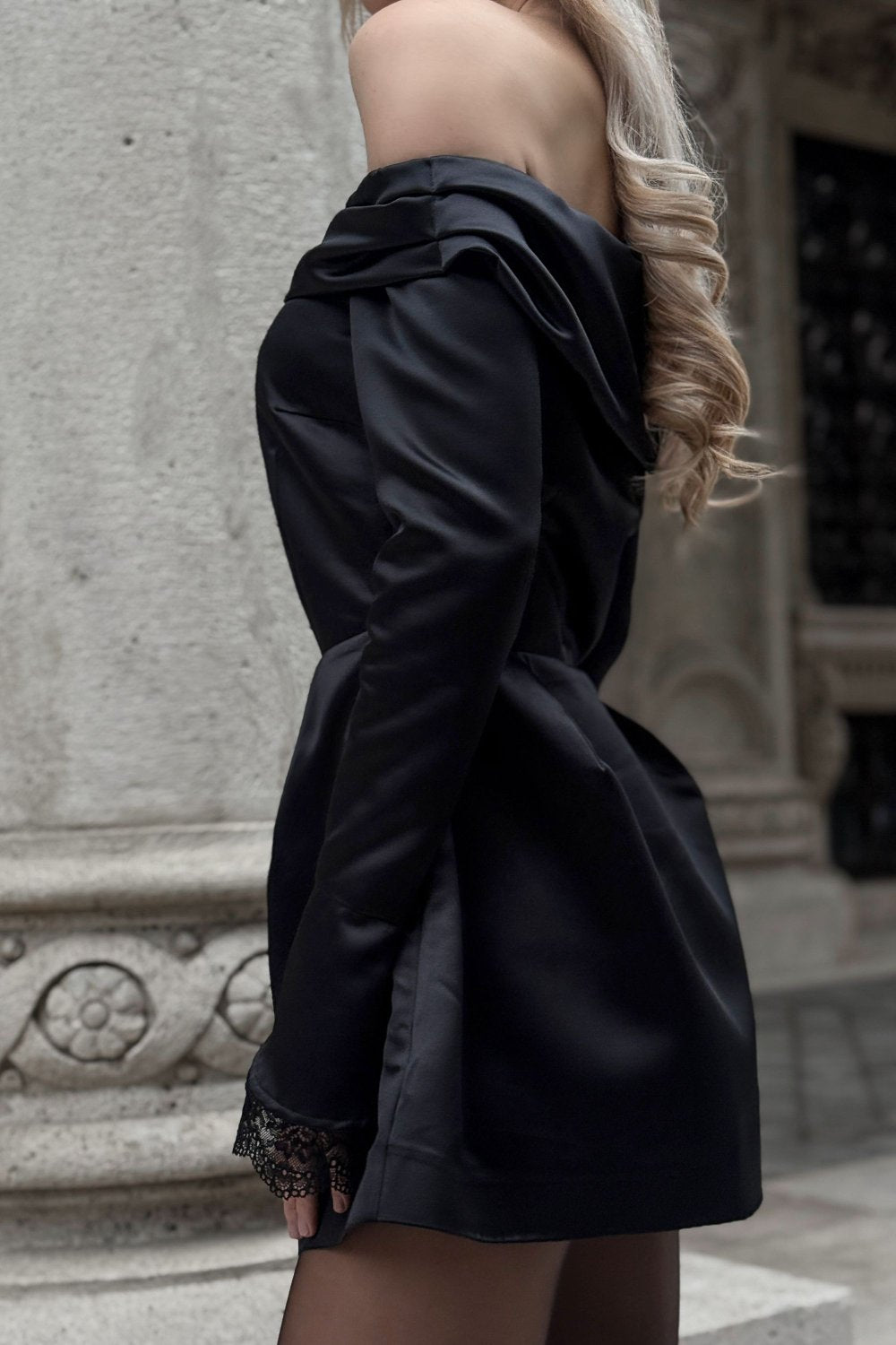 MANDO Rouge Flair Black ruha