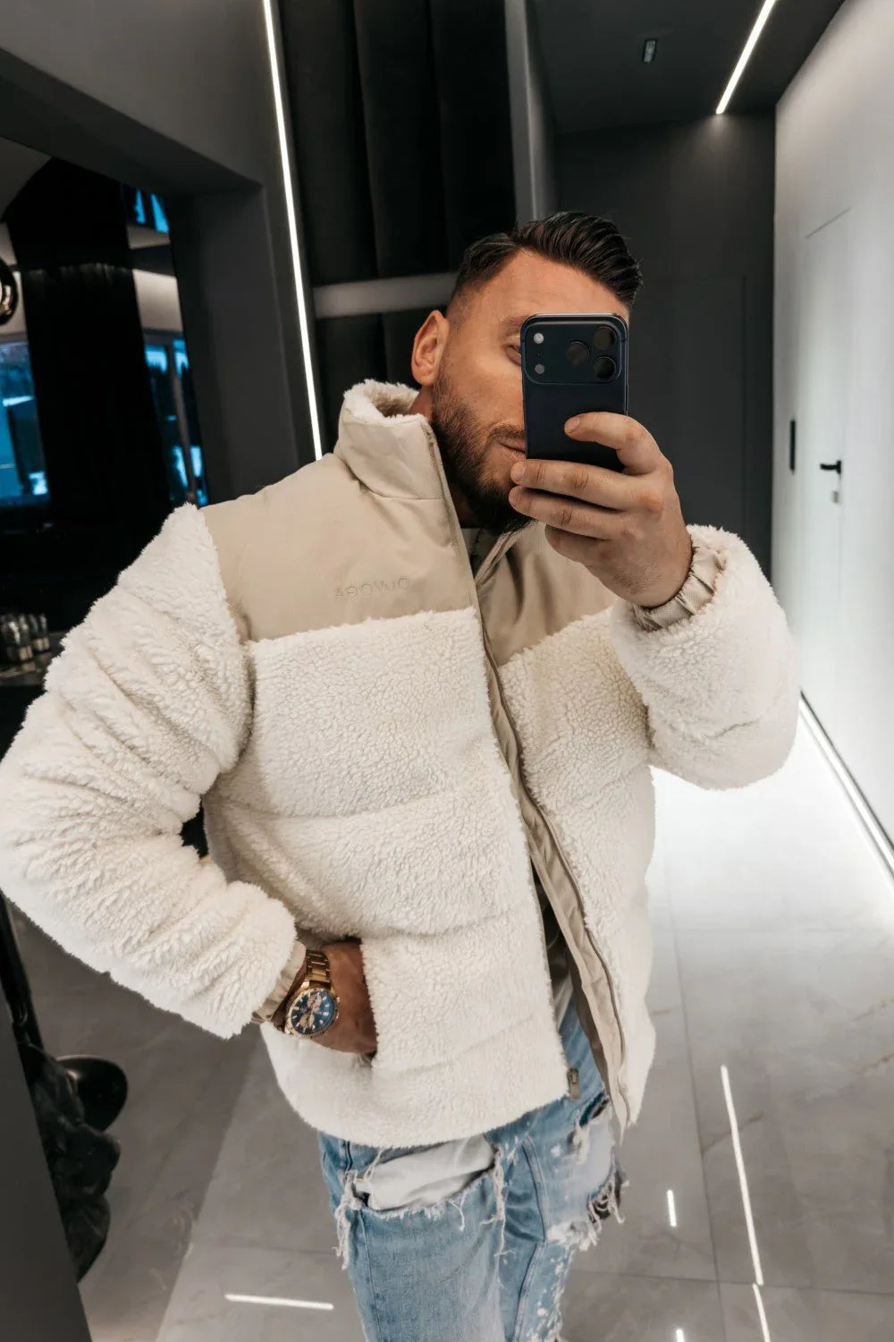 Olivgrüne Vaas-Jacke